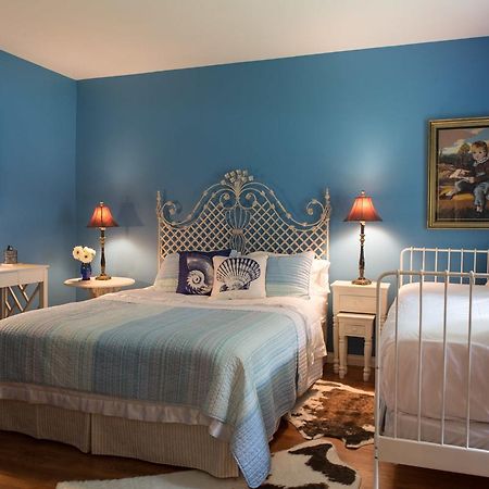 Sleepy Creek Country Manor Bed and Breakfast Bragg Creek Esterno foto