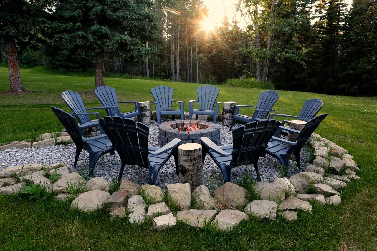 Sleepy Creek Country Manor Bed and Breakfast Bragg Creek Esterno foto