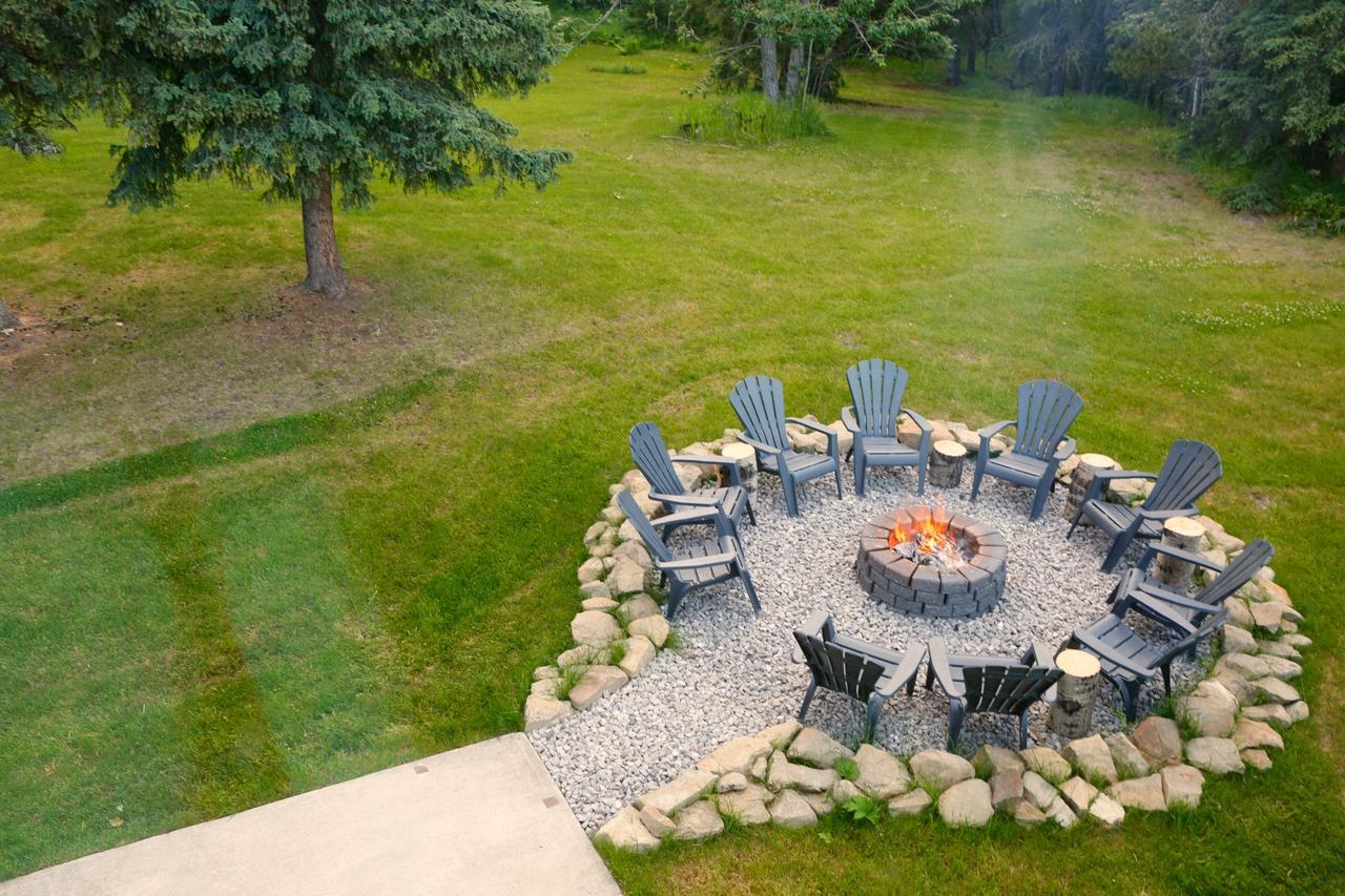 Sleepy Creek Country Manor Bed and Breakfast Bragg Creek Esterno foto